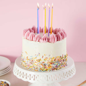 Gâteau d'anniversaire décoré avec les vermicelles de Lulubelle & Co